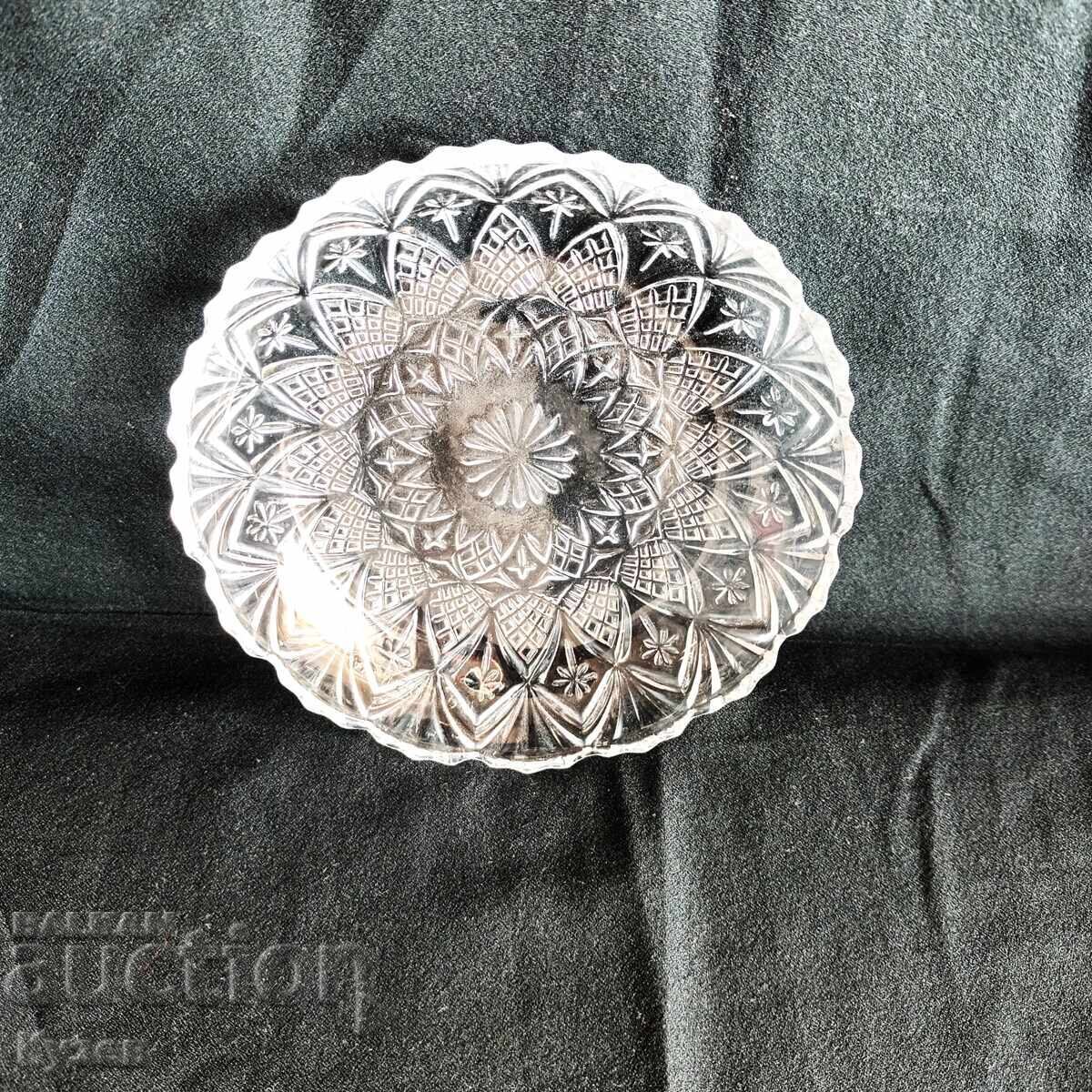 Delivery of Set of 9 medium crystal glass bowls from the socialist era Delivery of Set of 9 medium crystal glass bowls from the socialist era