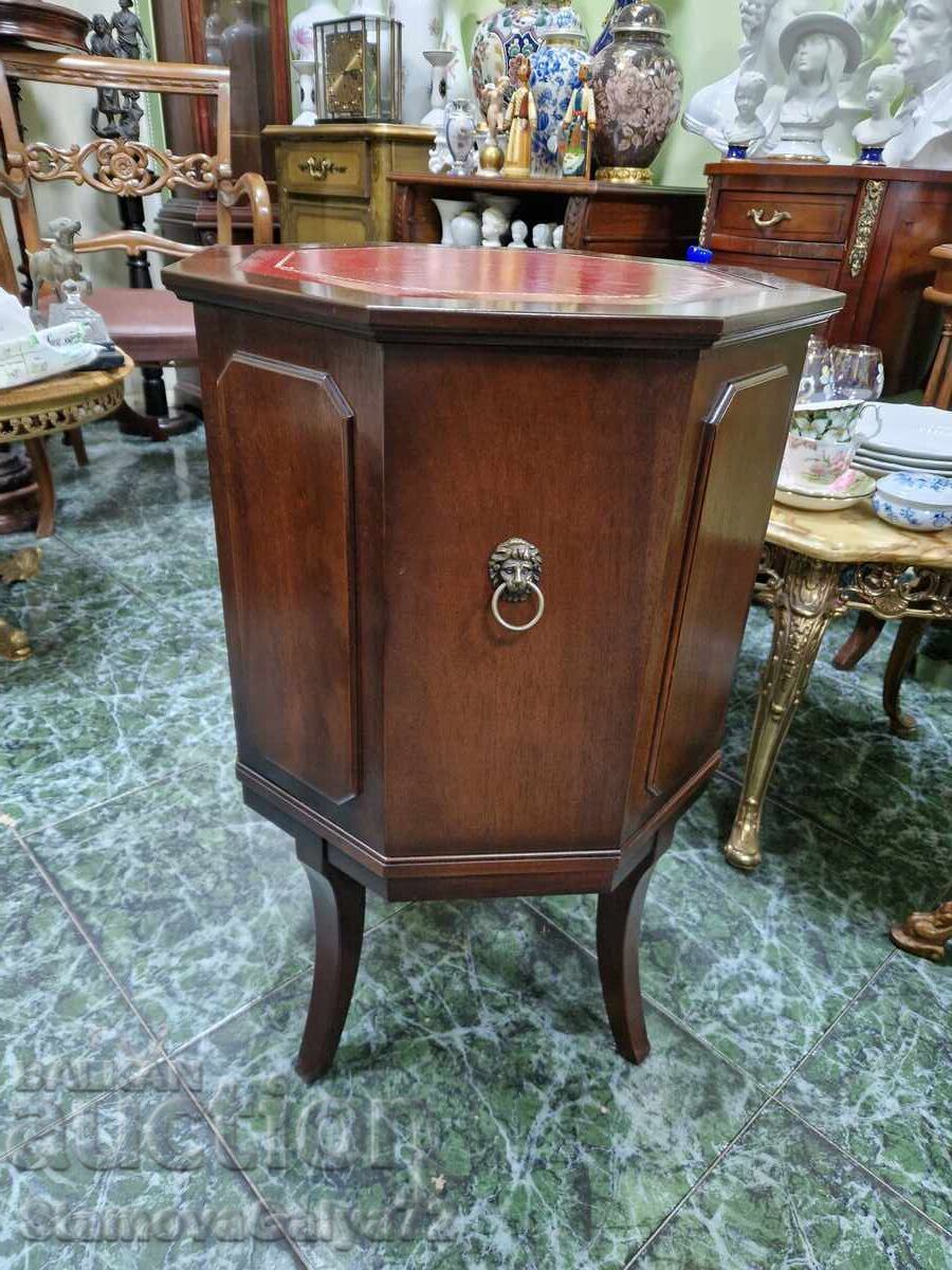 Μοναδικό αντίκα αγγλικό ξύλινο ντουλάπι μπαρ με τιμή € 221.39 | 433.00 BGN