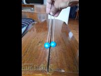 Jucărie veche, mingi care zdrăngănesc