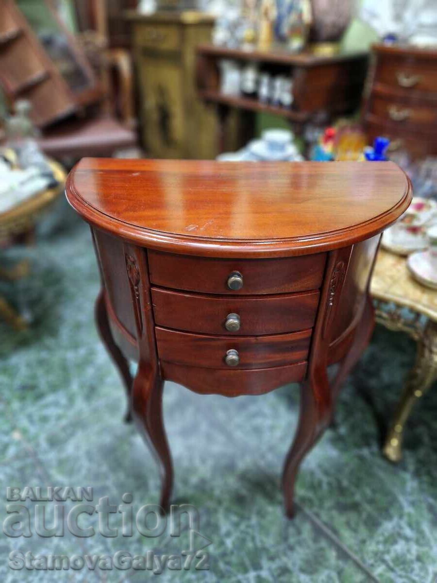 Уникална антикварна английска конзолна масичка с цена € 192.76 | 377.01 лв.