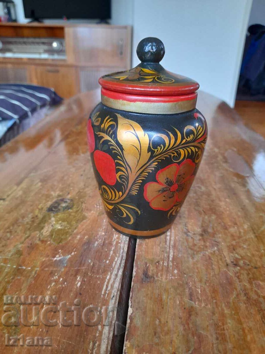 Παλιό ξύλινο κουτί, χοχλόμα Παλιό ξύλινο κουτί, χοχλόμα