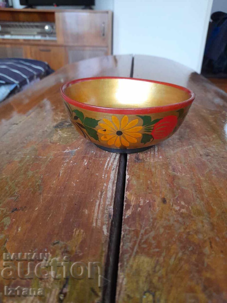 Παλιά ξύλινη κούπα, χοχλόμα Παλιά ξύλινη κούπα, χοχλόμα