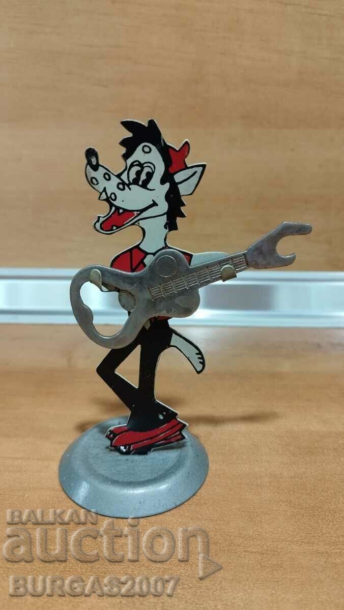 Stara metalna figurka s otvarachka-kitara, ot "Nu, pogodi!" with price 30.00 BGN | € 15.34 Stara metalna figurka s otvarachka-kitara, ot "Nu, pogodi!" with price 30.00 BGN | € 15.34