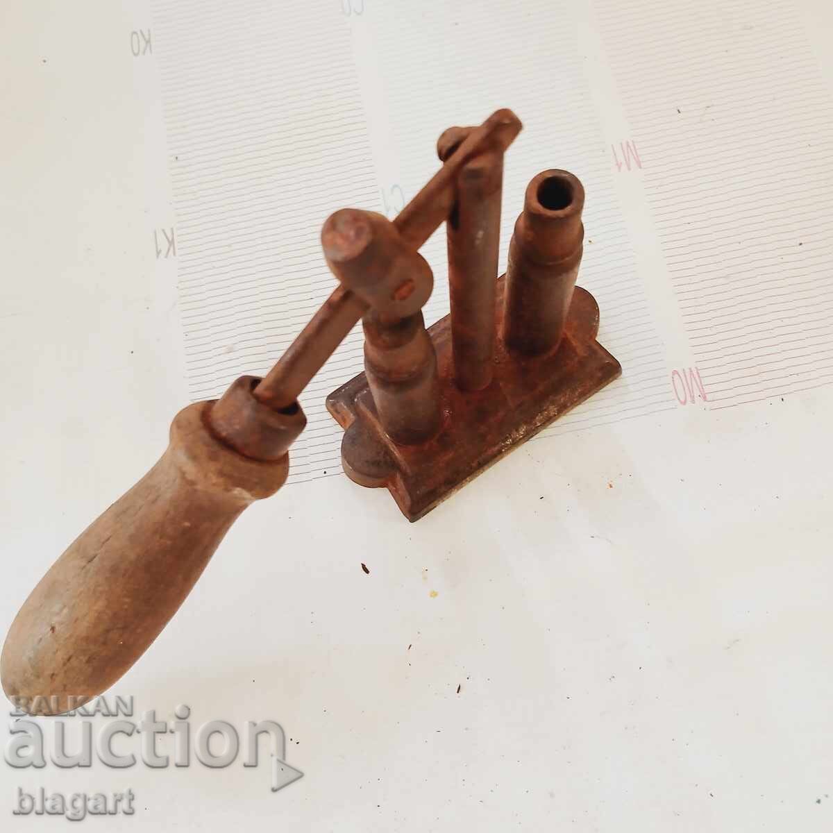 Μηχανή για φυσίγγια, πολύ παλιά με τιμή € 19.90 | 38.92 BGN