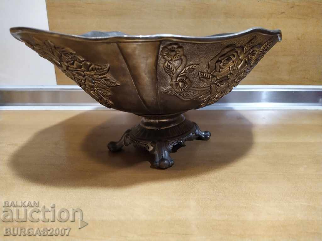 Auction Old metal fruit bowl Auction Old metal fruit bowl