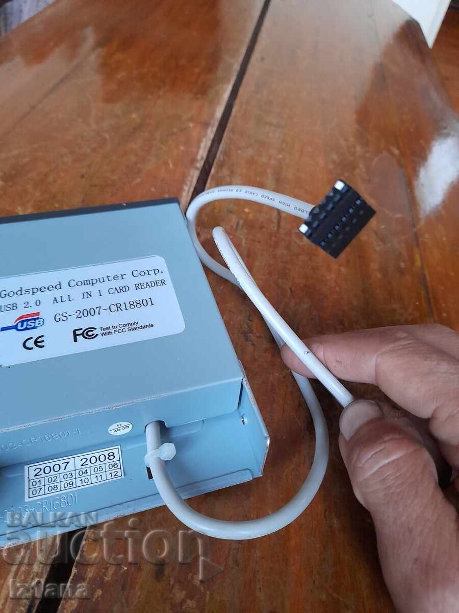 Livrarea Cititor de carduri vechi pentru computer Livrarea Cititor de carduri vechi pentru computer