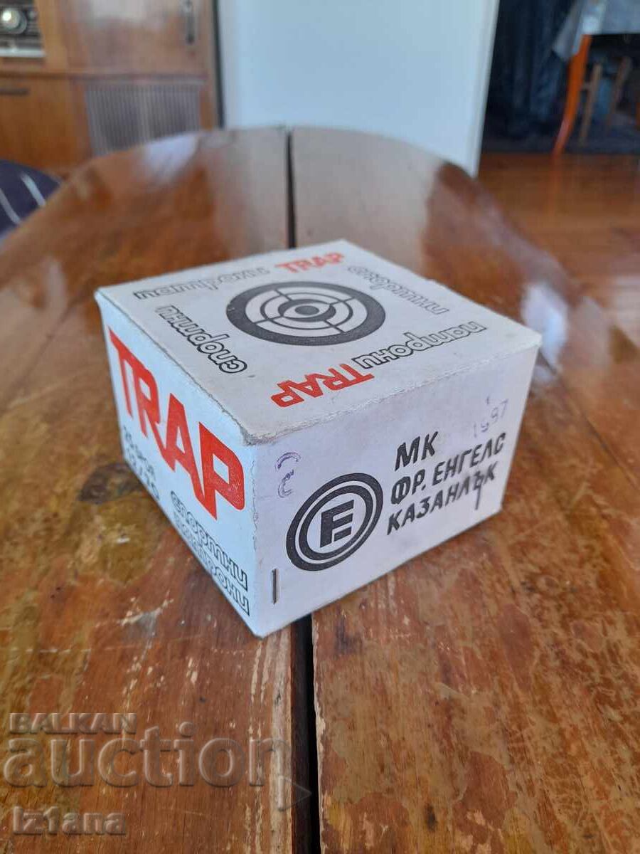 Cutie veche de cartușe de vânătoare Trap, tuburi cu preț 22.00 BGN | € 11.25 Cutie veche de cartușe de vânătoare Trap, tuburi cu preț 22.00 BGN | € 11.25