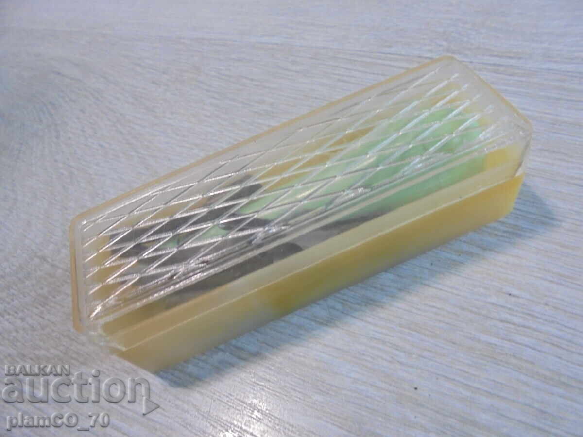 Delivery of Set of linocut carving tools, No. 8347