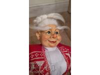 Bebe Paul Bonner, Norvegia – bunica de Crăciun cu sprâncene imense