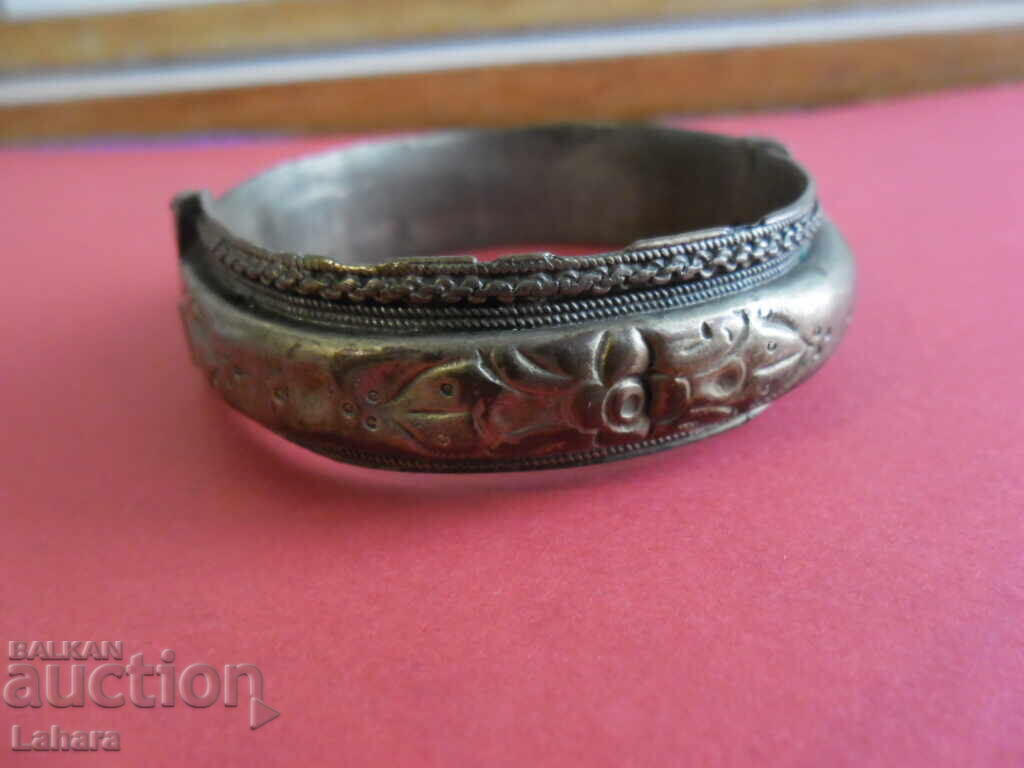 Delivery of Antique retro bracelet Delivery of Antique retro bracelet