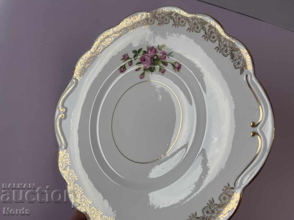 Licitație Un platou frumos de portelan Licitație Un platou frumos de portelan