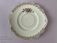 Μια όμορφη πορσελάνινη πιατέλα