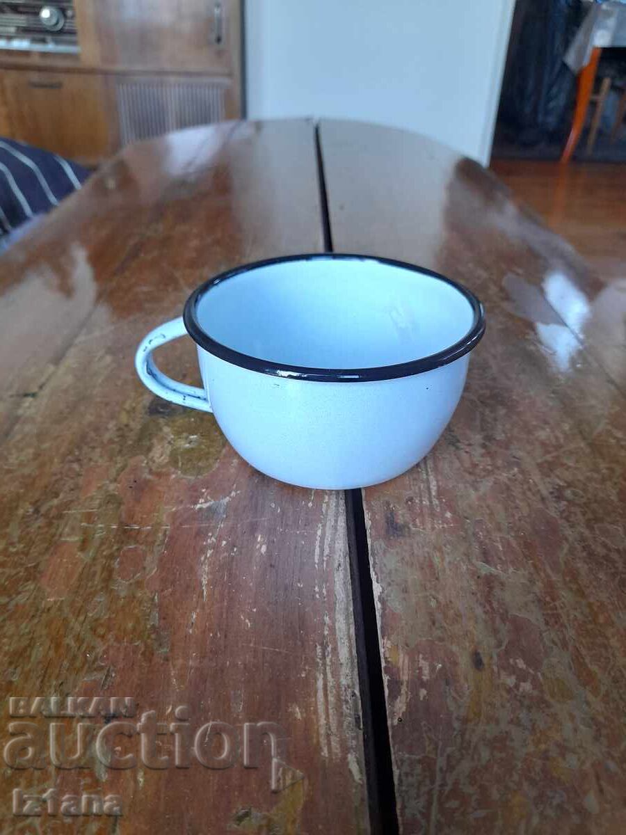 Старо емайлирано канче,чаша с цена 27.00 лв. | € 13.80