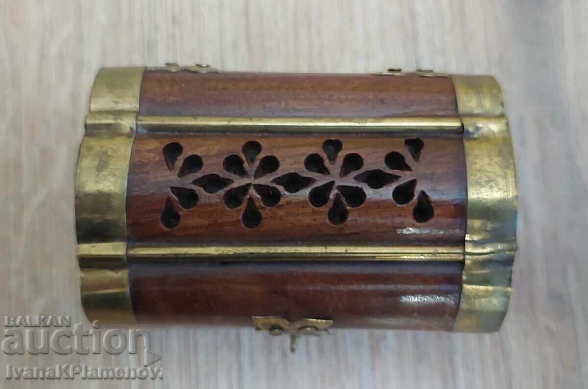 Аукцион Кутийка дървена обков месинг за ценители