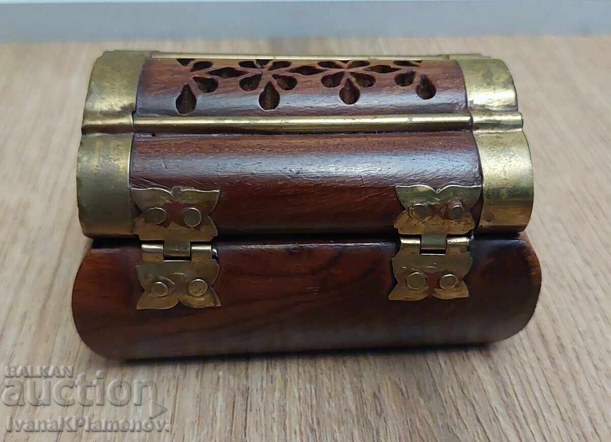 Delivery of Wooden box with brass fittings for connoisseurs