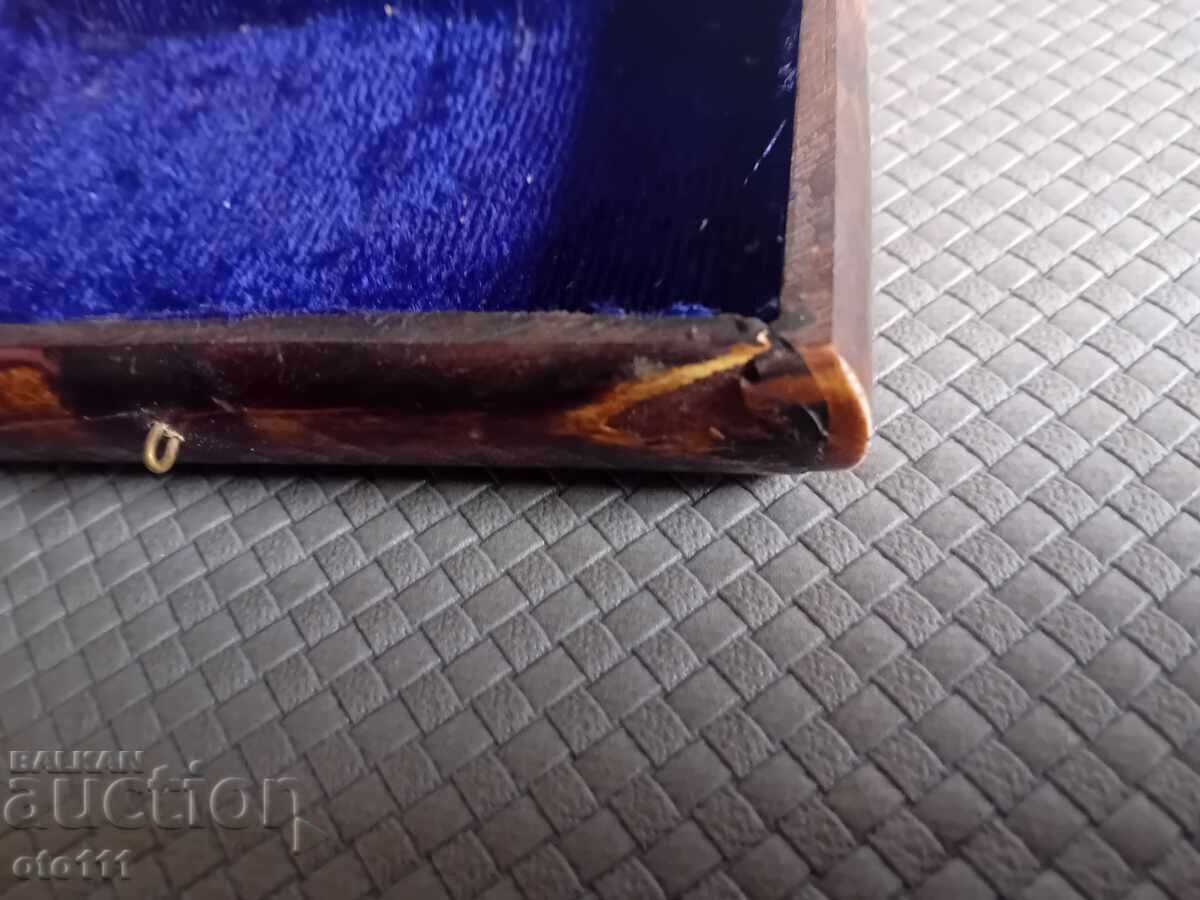 CUTIE VECHE DE BIJUTERII DIN OS DE CĂMILĂ - 5