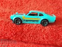 Small metal old car Ford Maverick HOT WHEELS