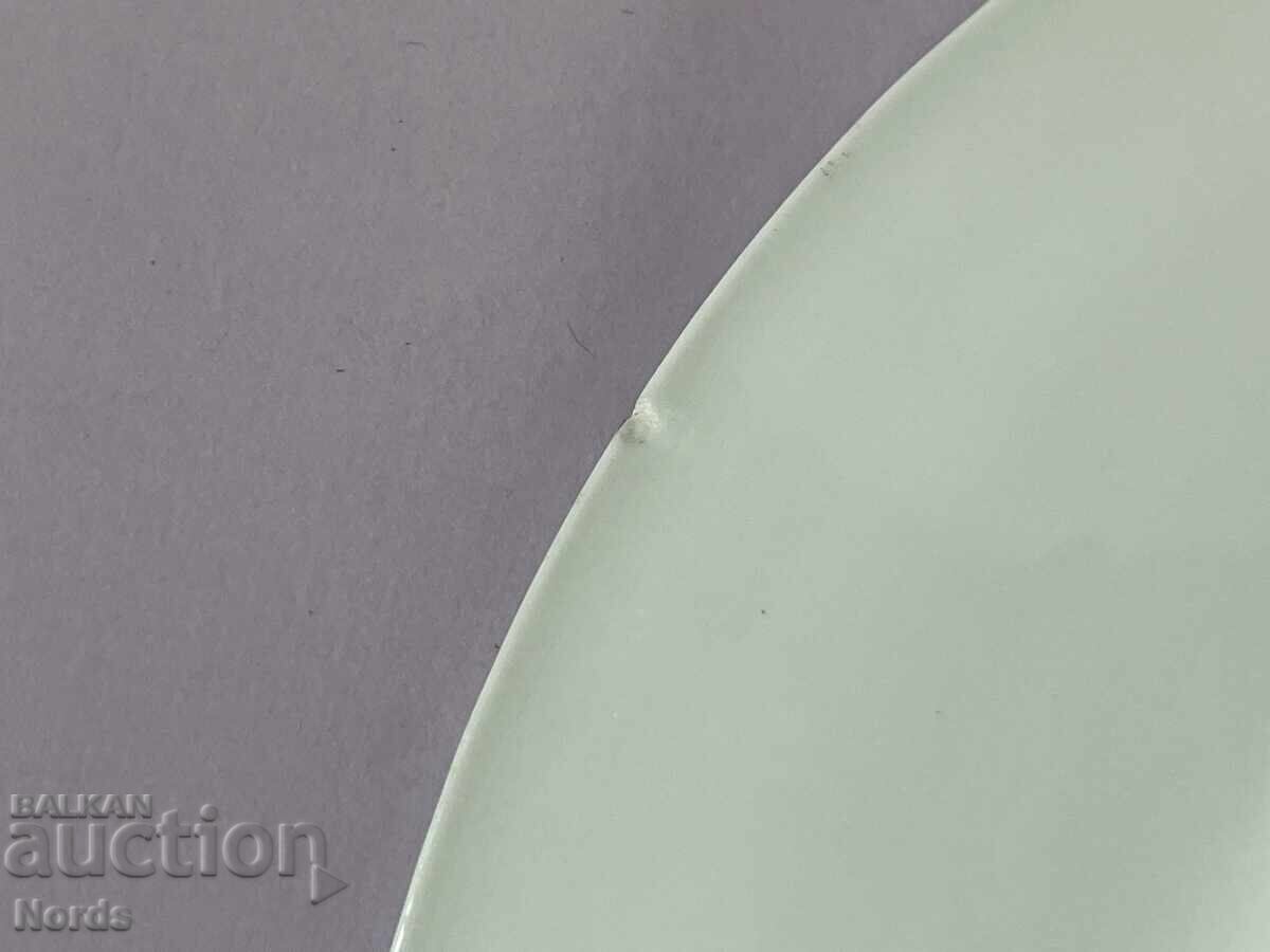 Παράδοση Ένα όμορφο πορσελάνινο πιάτο