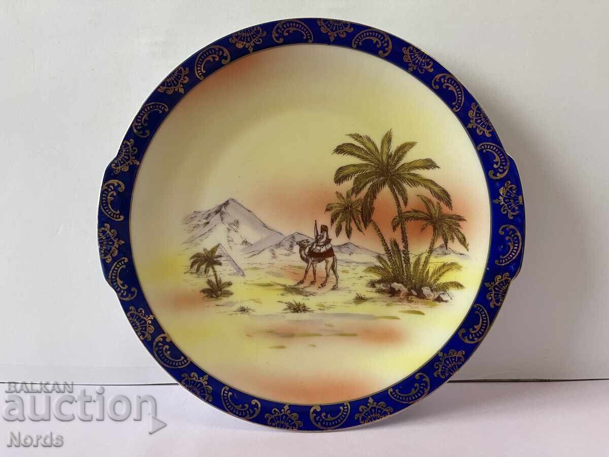 Ένα όμορφο πορσελάνινο πιάτο