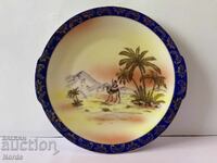 Ένα όμορφο πορσελάνινο πιάτο