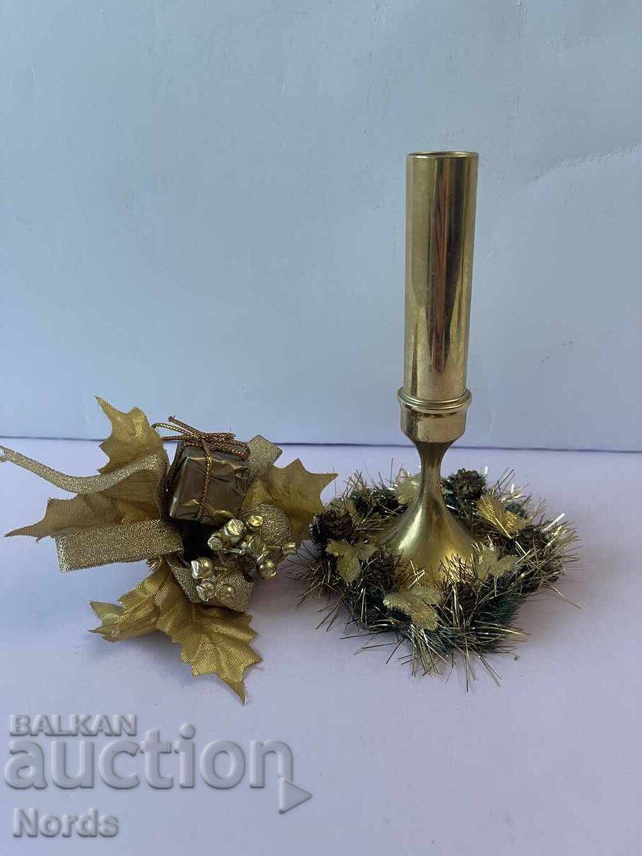 Χριστουγεννιάτικο μεταλλικό κηροπήγιο με τιμή 1.50 BGN | € 0.77