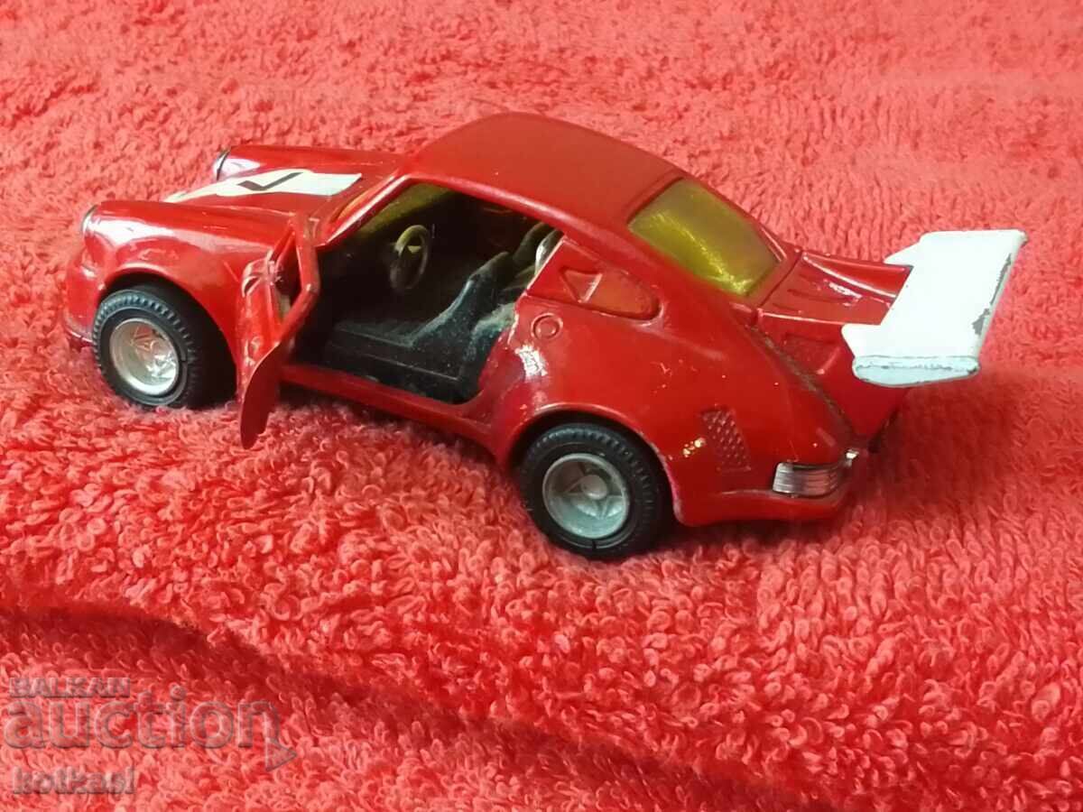 Παλιό, στιβαρό μεταλλικό αυτοκίνητο PORSCHE HONG KONG