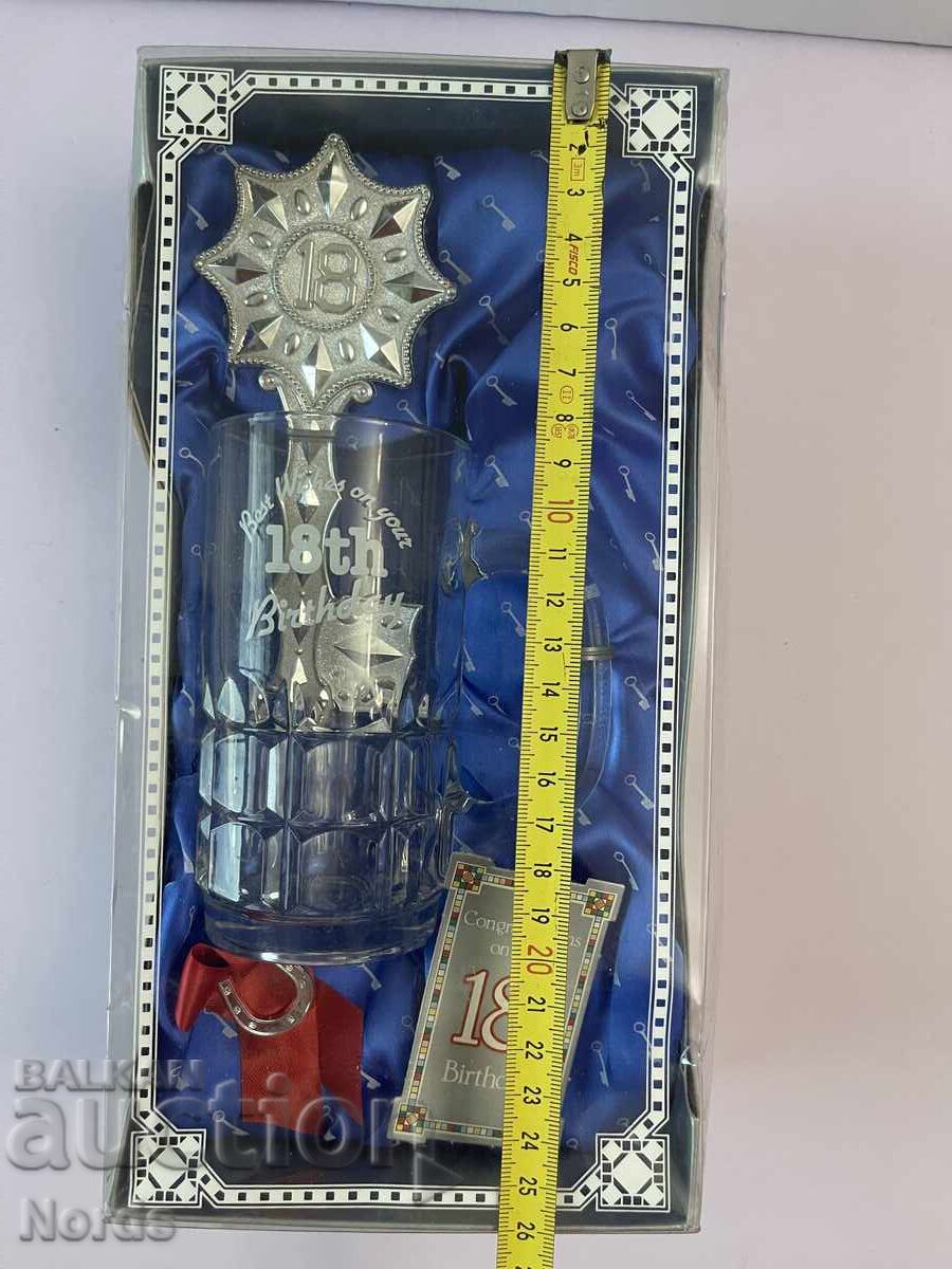 Δώρο Κουτί 18 ετών με τιμή 6.05 BGN | € 3.09