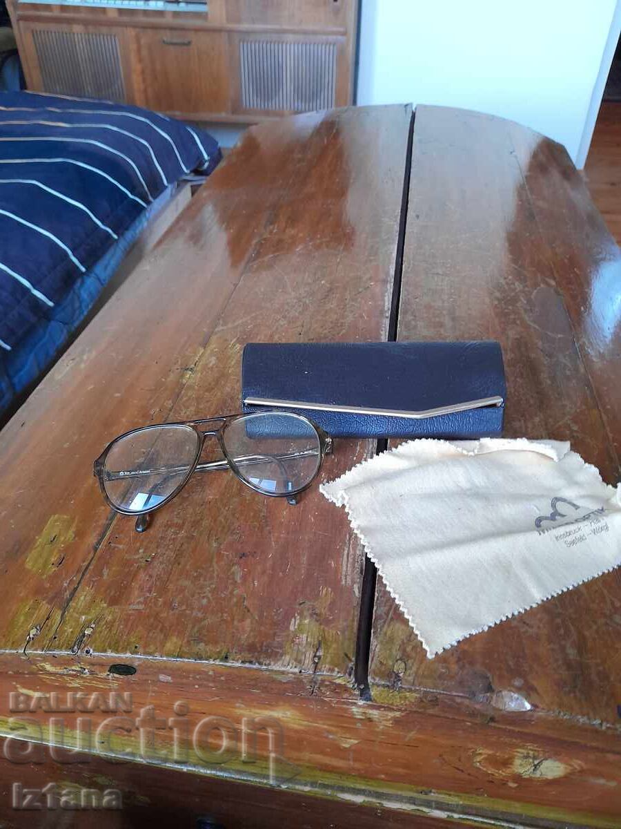 Auction  Old prescription glasses
