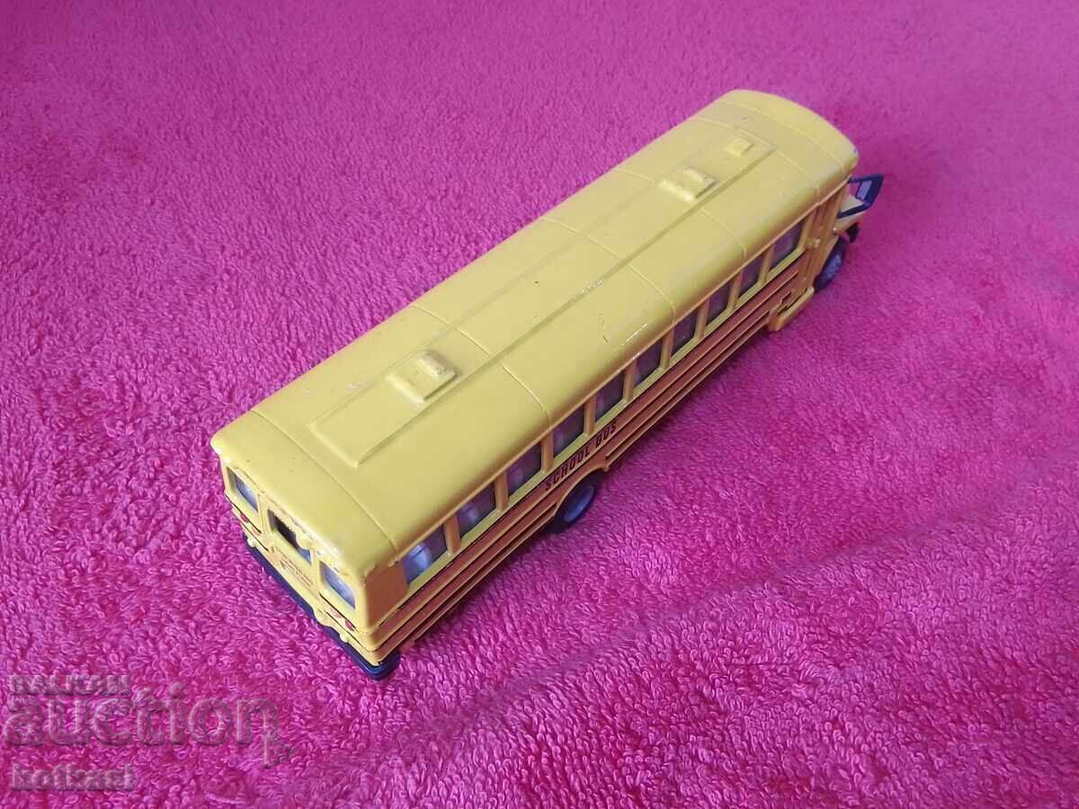 Siku metal model of a school bus from the USA - 7