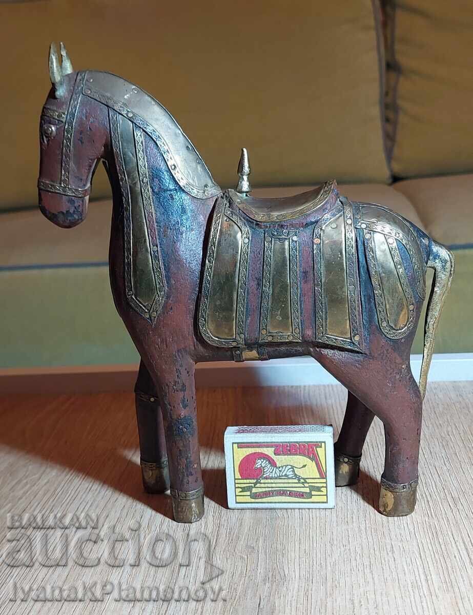 Obiecte din alamă sculptate în lemn pentru cunoscători - 7