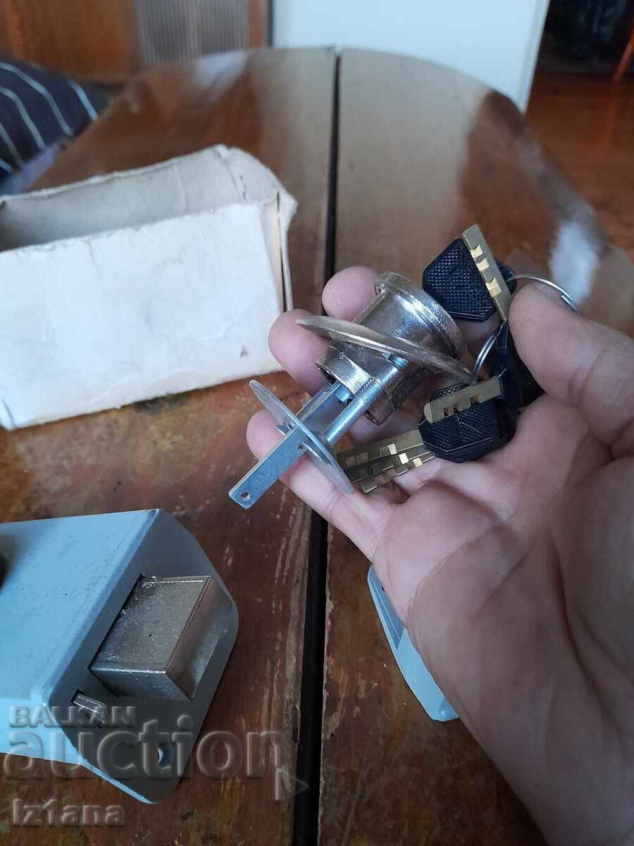 Delivery of Old additional lock, latch Delivery of Old additional lock, latch