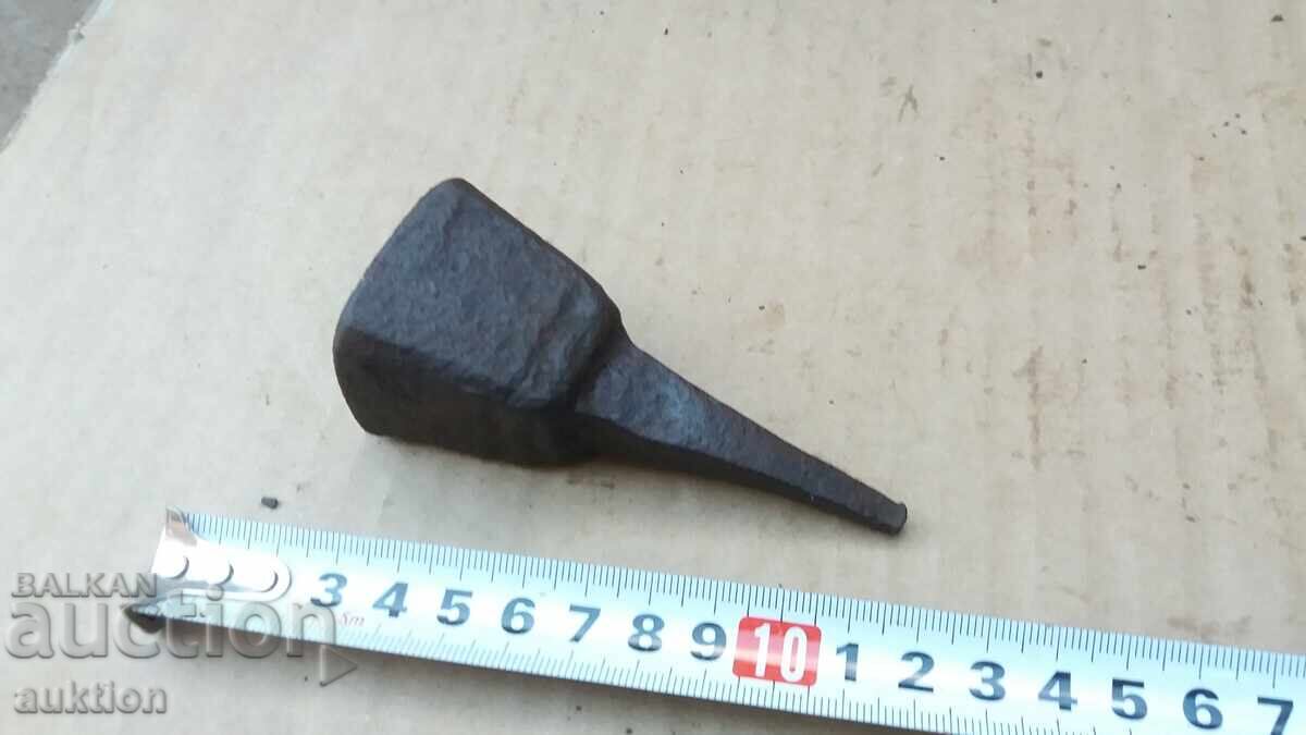 OLD EXCELLENT SMALL ANVIL with price 12.99 BGN | € 6.64 OLD EXCELLENT SMALL ANVIL with price 12.99 BGN | € 6.64