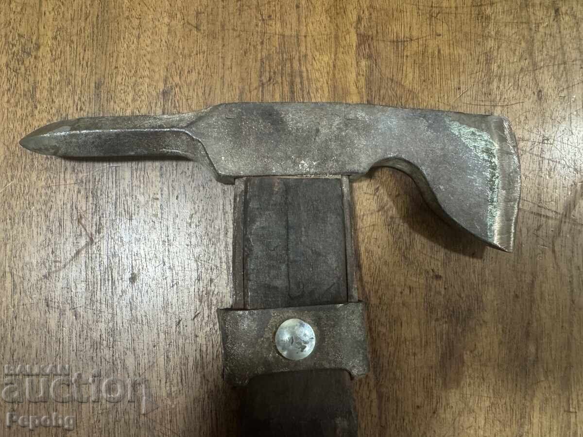 Стар шанцов инструмент, брадва с цена 150.00 лв. | € 76.69