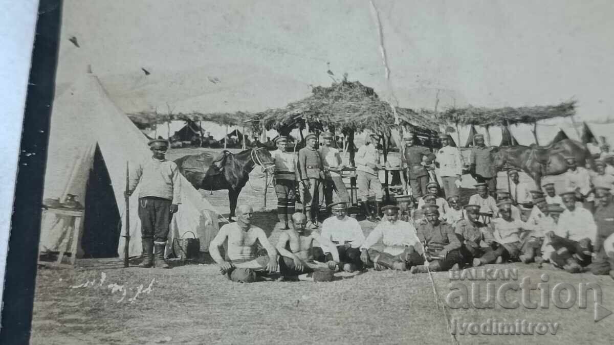 Fotografie Ofițeri și soldați în fața unui lagăr de corturi pe front P M R cu preț 8.65 BGN | € 4.42
