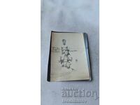 Fotografie Tineri care fac baie în râu