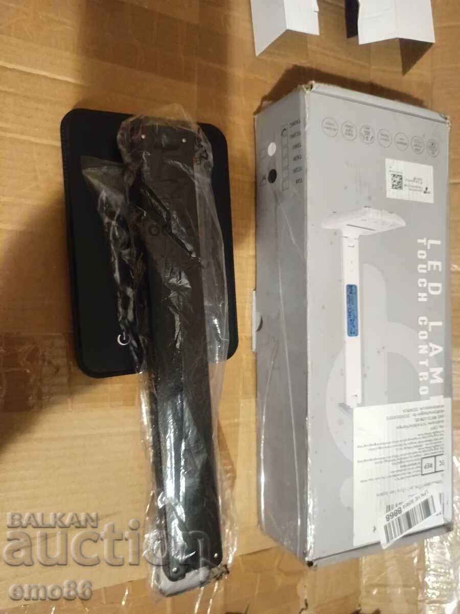 Λαμπτήρας LED και ασύρματη φόρτιση τηλεφώνου Β.Ζ.Τ Λαμπτήρας LED και ασύρματη φόρτιση τηλεφώνου Β.Ζ.Τ