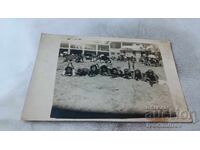 Fotografie Fete tinere cu costume de baie retro întinse pe plajă