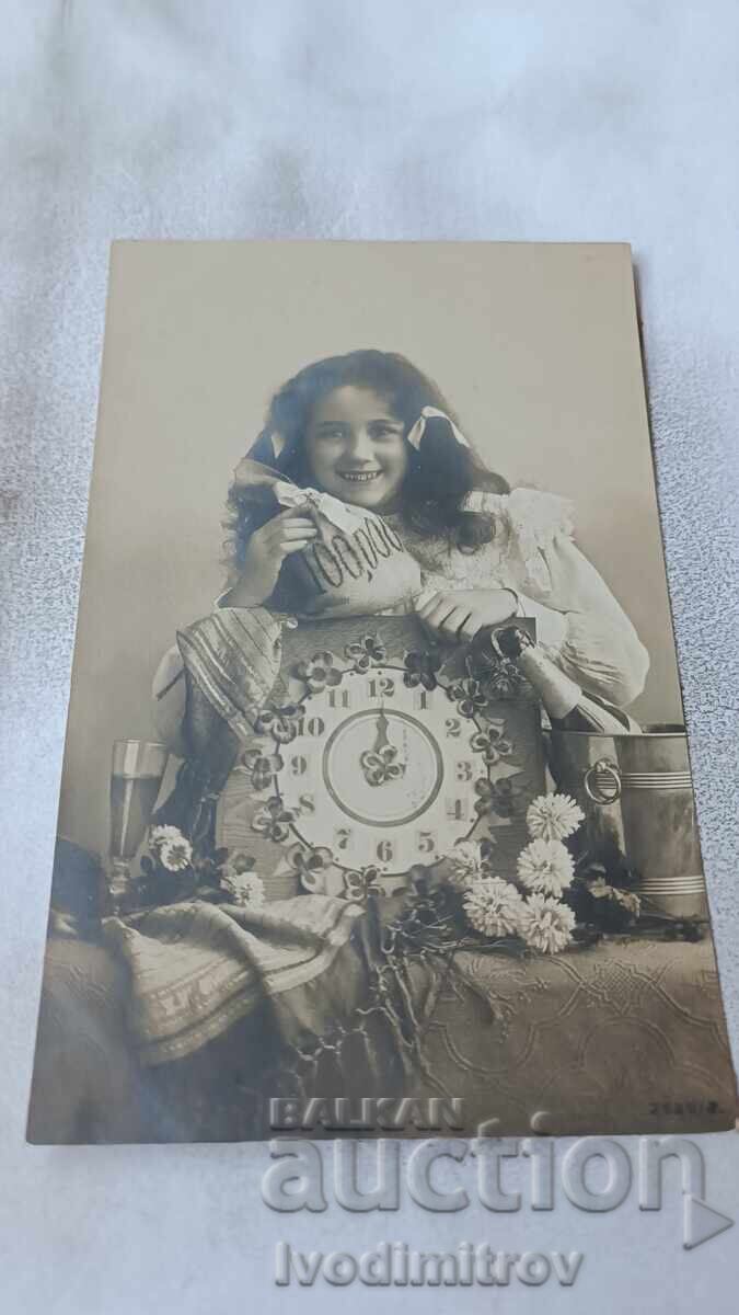 Пощенска картичка Младо момиче с чувалче с печалба Пощенска картичка Младо момиче с чувалче с печалба