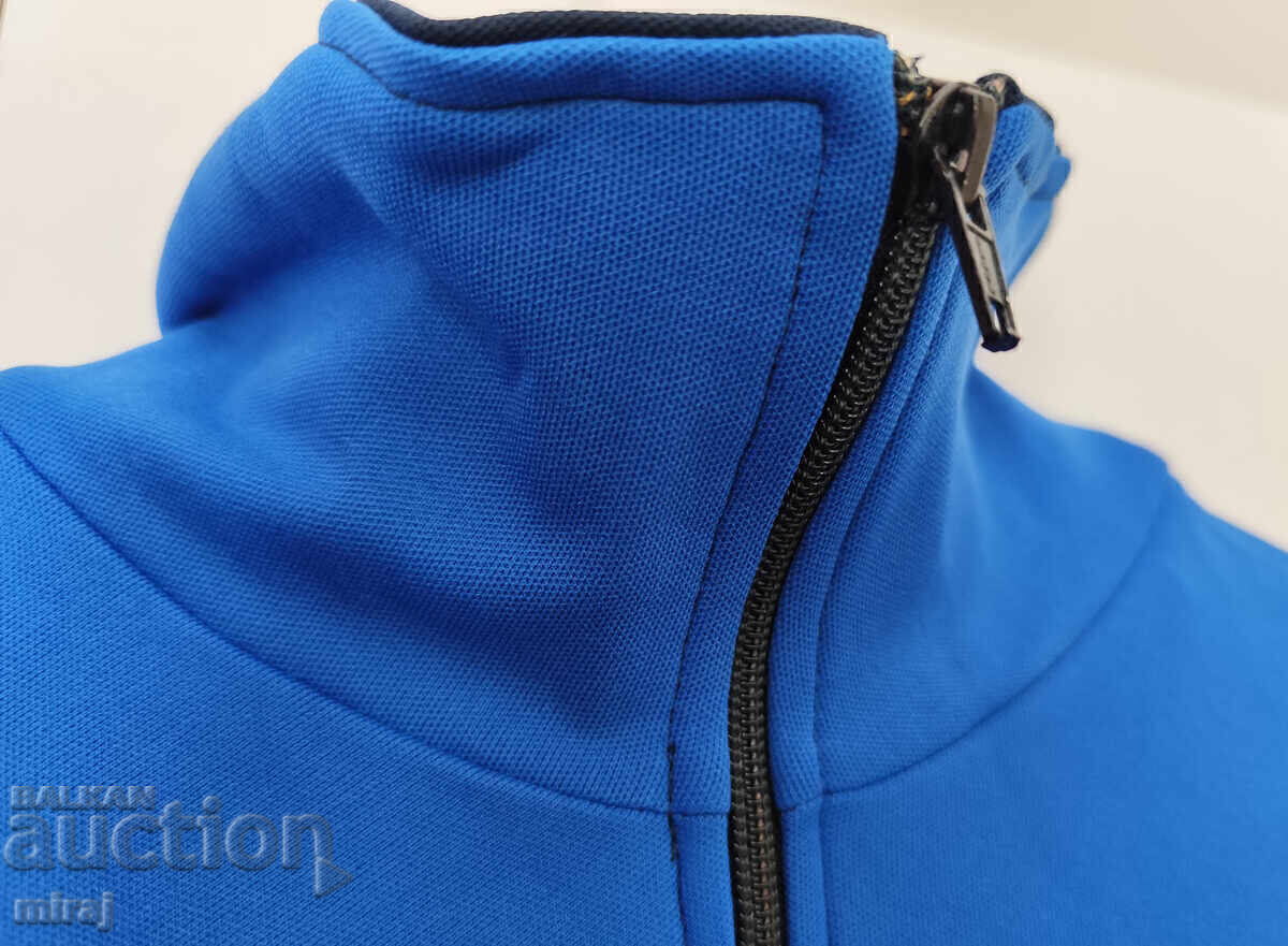 Costum sport retro din perioada socialismului - nou cu preț € 85.00 | 166.25 BGN