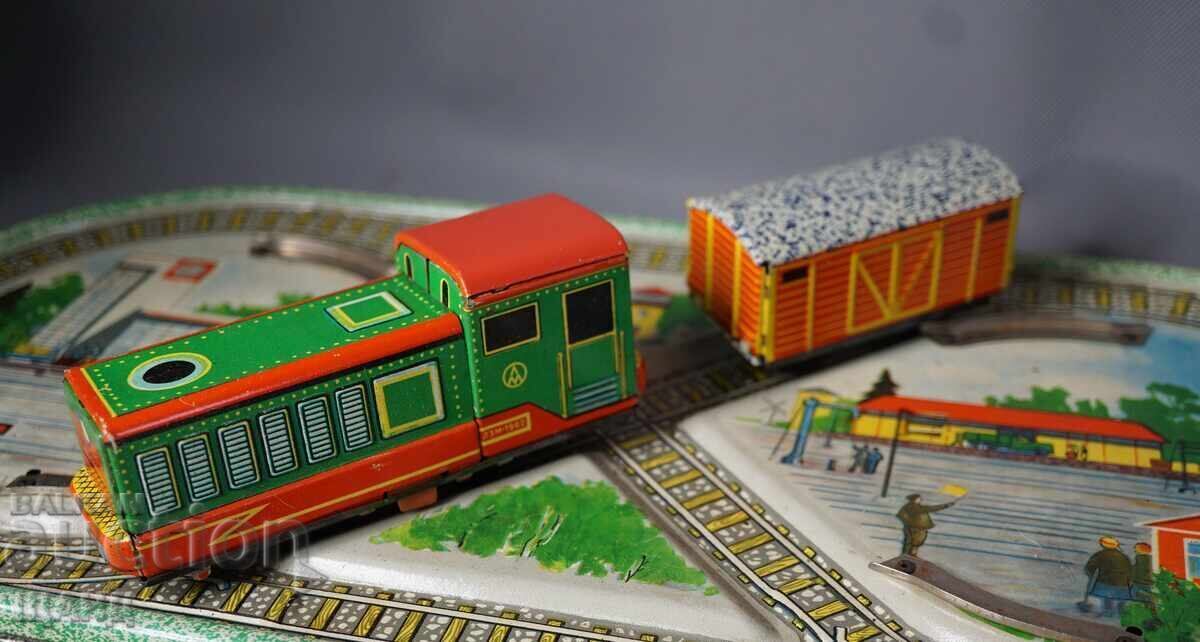 Licitație Trenuleț mecanic metalic rusesc vechi, locomotivă cu cuită