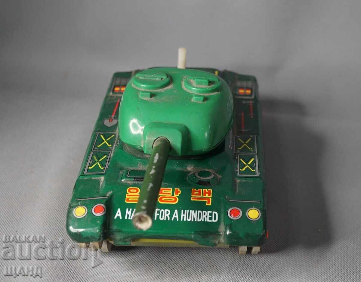 Old metal toy tank model, battery operated with price 10.35 BGN | € 5.29
