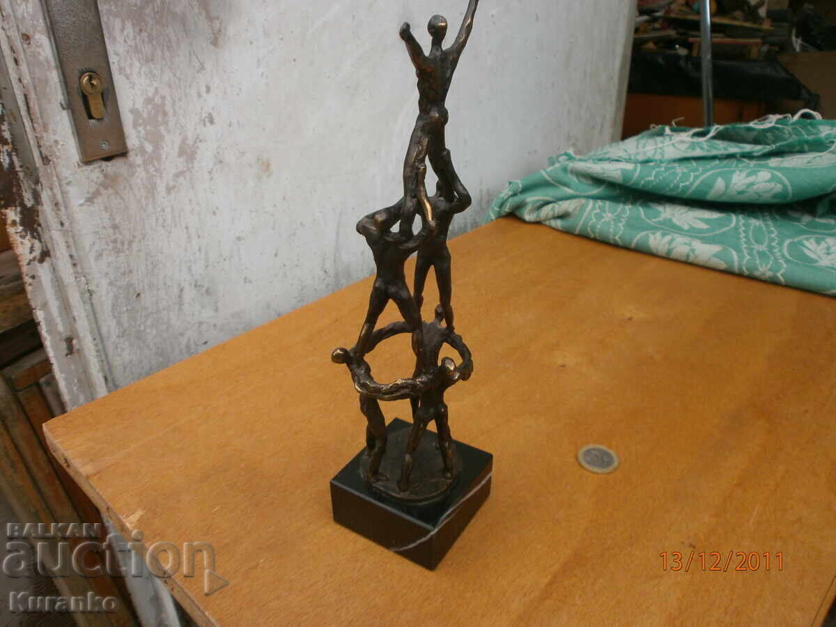 Παλιά, βαριά μπρούτζινη γλυπτική, αγαλματίδιο 26 εκ με τιμή 205.00 BGN | € 104.81 Παλιά, βαριά μπρούτζινη γλυπτική, αγαλματίδιο 26 εκ με τιμή 205.00 BGN | € 104.81