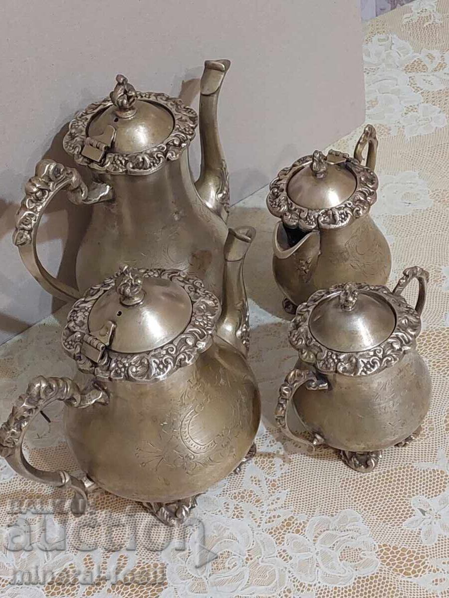 Παλιά σερβίτσια τσαγιού και καφέ