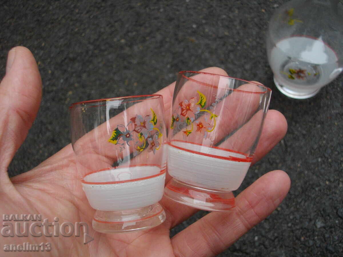 Delivery of GLASS SERVICE HAND-PAINTED DECANTER WITH TWO SHOTS FOR RAKIYA Delivery of GLASS SERVICE HAND-PAINTED DECANTER WITH TWO SHOTS FOR RAKIYA