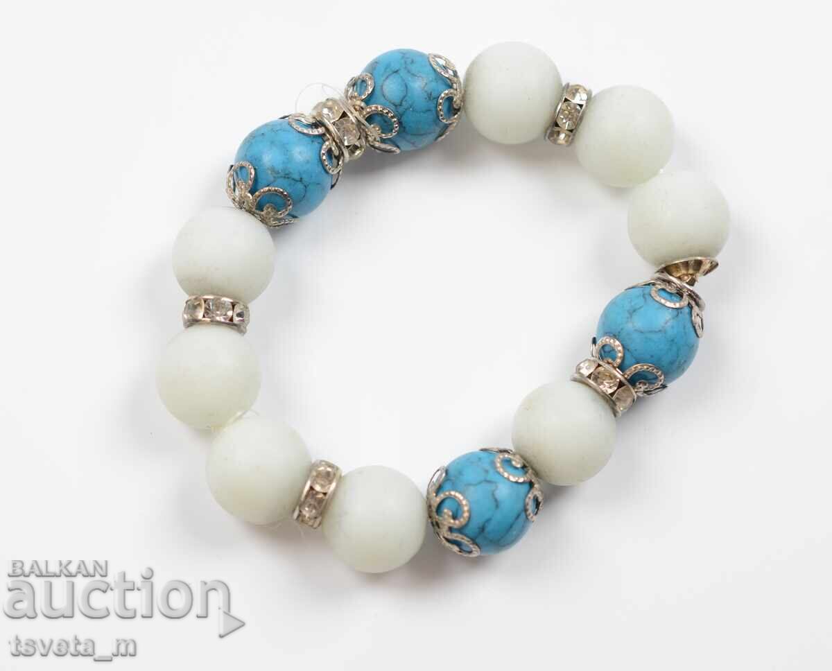 Elastic bracelet with natural stones