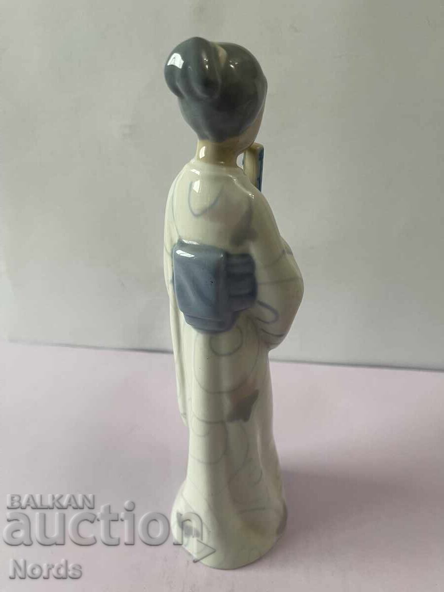 Auction Porcelain figurine with markings Auction Porcelain figurine with markings
