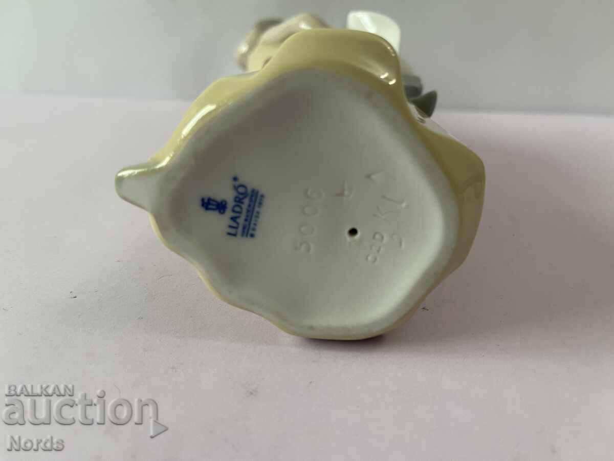 LLADRO Porcelain Figurine with Markings - 5 LLADRO Porcelain Figurine with Markings - 5