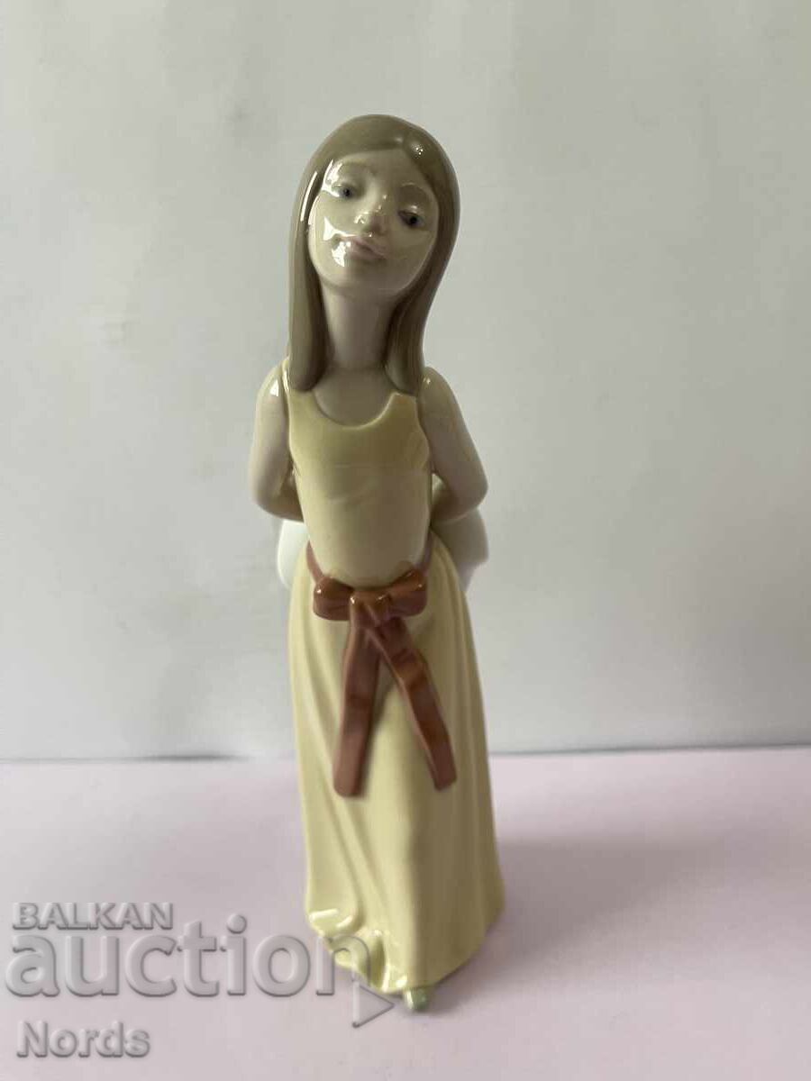 LLADRO Porcelain Figurine with Markings LLADRO Porcelain Figurine with Markings