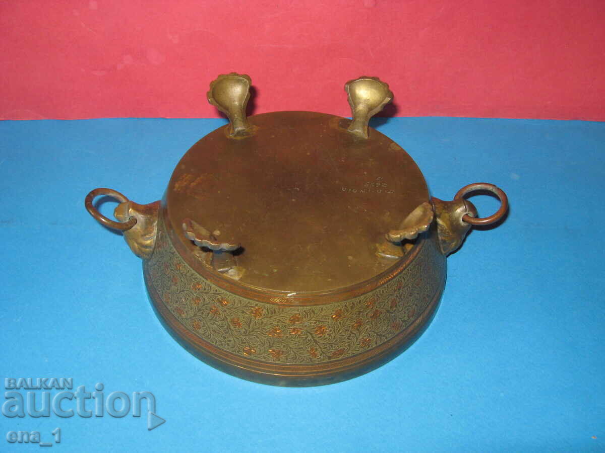 Livrarea Bol decorativ vintage, stil oriental, din alamă Livrarea Bol decorativ vintage, stil oriental, din alamă