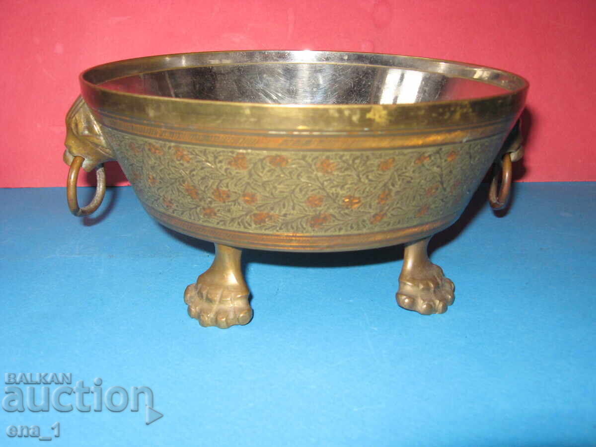 Bol decorativ vintage, stil oriental, din alamă Bol decorativ vintage, stil oriental, din alamă